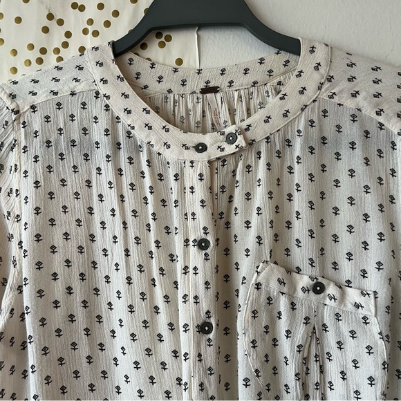 Free People Rune Print Tunic Top Size S Ivory Long Sleeves 3/4 Button Front - Picture 5 of 12